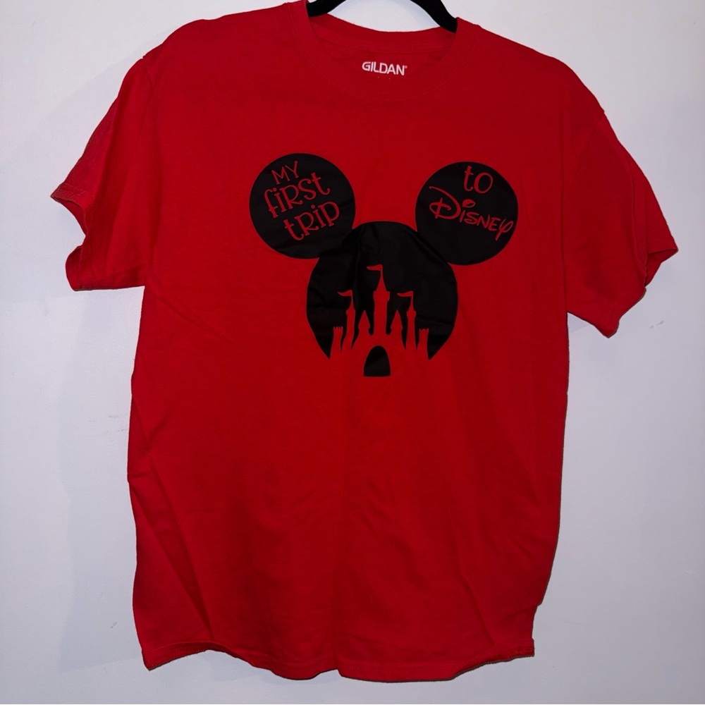 Gildan Unisex size medium T-shirt red black Disney shirt first trip to Disney